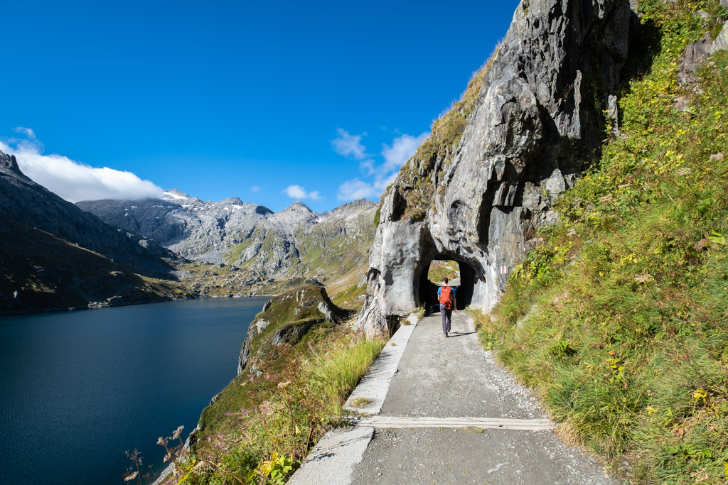 Nous longeons le Lago di Lucendro