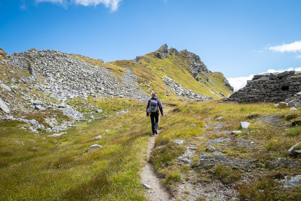 Des ruines le long du sentier