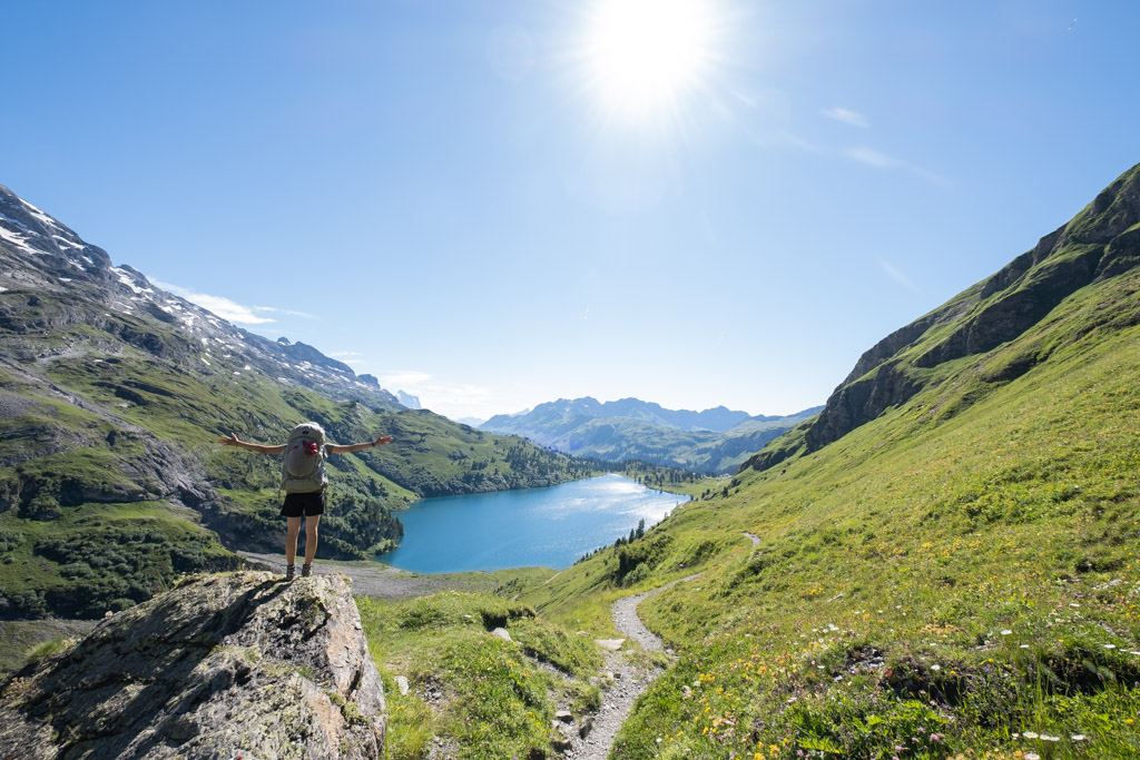 Via Alpina - Arrivée dans la réserve naturelle de l’Engstlenalp (Berne, Suisse)