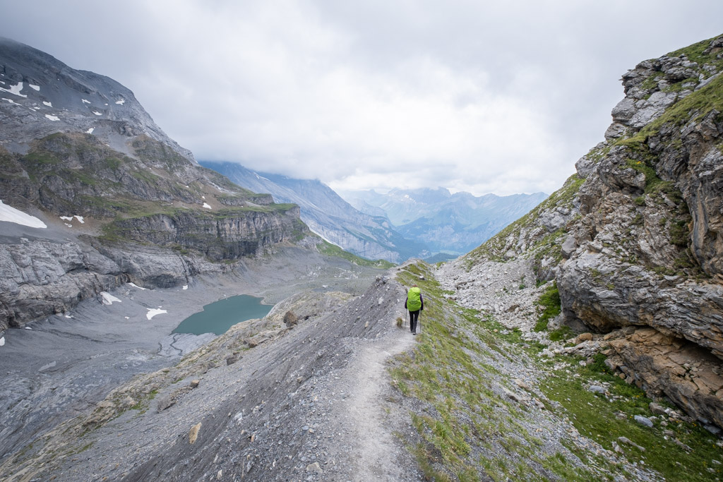 Via Alpina - Dans la descente vers l’Oeschinensee (Berne, Suisse)